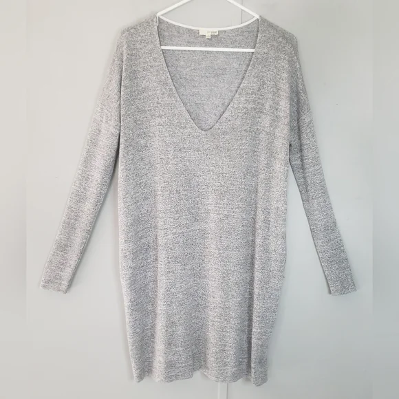 Aritzia Wilfred Free Gray Gail V-Neck Sweater Mini Dress - Picture 3 of 12